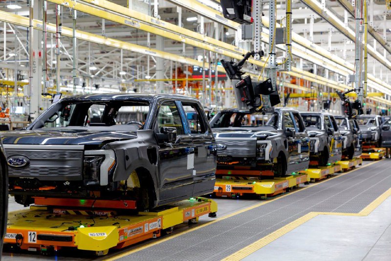 Глава Ford: США отстают от Китая на 10 лет в сфере производства батарейДжим Фарл
