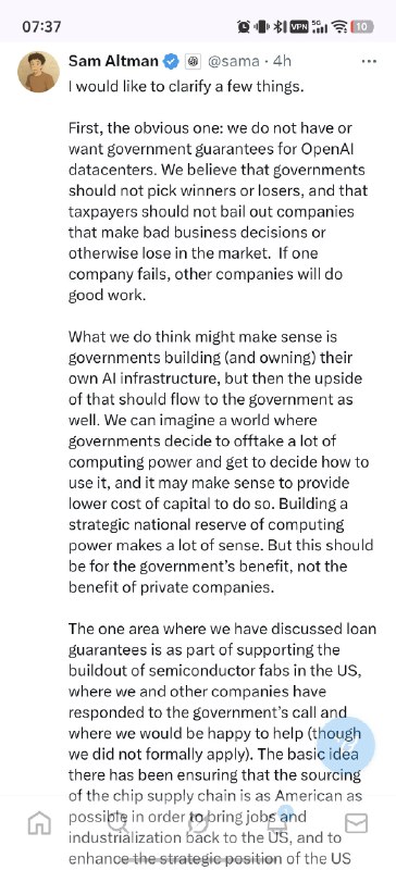 昨天OpenAI CFO在一个活动上表达希望美国政府对当前的AI算力基础设施投资提供担保，这一表述直接炸锅……如果你看了我前几天写的PPT应该知道当前已经承诺的投资金额已经到了$trillion这个量级，很多测算都觉得这个投入的回收几乎难以实现……然后Sam紧急发了推特澄清，不是希望政府兜底，并且提及今年OpenAI的收入到了200亿美金（这比之前市场预测的130亿美金高了50％+），但相较于承诺的8年-$1.4trillion依然是杯水车薪……昨晚美股大跌，甲骨文的股价已经跌回和OpenAI签订五年3000亿美金云订单之前的价格……说这么多是想表示什么？为什么我的PPT做完了要赶紧发……🐶昨天OpenAI CFO在一个活动上表达希望美国政府对当前的AI算力基础设施投资提供担保，这一表述直接炸锅……如果你看了我前几天写的PPT应该知道当前已经承诺的投资金额已经到了$trillion这个量级，很多测算都觉得这个投入的回收几乎难以实现……然后Sam紧急发了推特澄清，不是希望政府兜底，并且提及今年OpenAI的收入到了200亿美金（这比之前市场预测的130亿美金高了50％+），但相较于承诺的8年-$1.4trillion依然是杯水车薪……昨晚美股大跌，甲骨文的股价已经跌回和OpenAI签订五年3000亿美金云订单之前的价格……说这么多是想表示什么？为什么我的PPT做完了要赶紧发……🐶