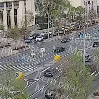 Момент ДТП с феррари рэпера Navai — рэперу грозит лишение прав, также за нарушение ПДД и снос бордюра и светофора с него взыщут ущерб городской инфраструктуре.❗ Не грузятся фото и видео? Читайте нас в MAX.