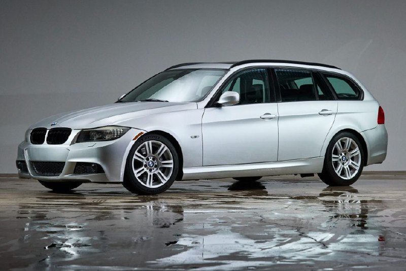 На Bring a Trailer выставили 2011 328i Sports Wagon с 6-ступенчатой механикой бе