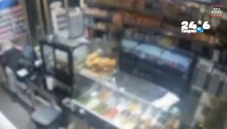 🇮🇱 Dramatic documentation: A burglar pulled a knife on a seller who surprised him in the middle of a theft. A 23-year-old resident of Deir al-Assad is accused of breaking into two businesses in the town of Bena, and threatening a seller with a knife who tried to stop him. An indictment was filed against the suspect.