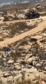בעקבות מתנחלים מתענגים באזור המערבי של העיירה דיר בלוט, ממערב לסלפית