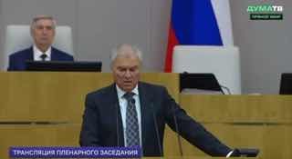 «Партий много, Родина одна. Россия, Путин, победа. Коллеги, Россия, Путин, победа. Россия, Путин, победа. Россия, Путин, победа. Россия, Путин, победа!» — такими словами Вячеслав Володин завершил работу Госдумы восьмого созыва.