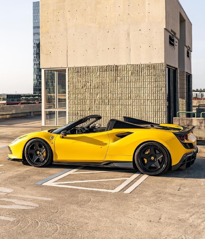 Ferrari F8 Spyder 5