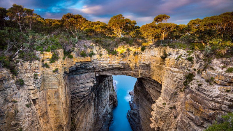 An arch that rocksTasmans Arch, Tasmania, Australia (© Gary Bell/Minden Pictures)
