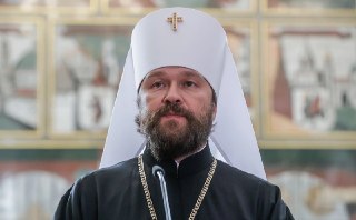 «Вещество белого цвета», найденное в машине митрополита РПЦ Илариона в Чехии, оказалось кокаином, сообщила представитель чешской полиции изданию DenikN.Священнослужителя (настоящее имя — Григорий Алфеев) задержали 24 мая после выезда из Карловых Вар. Вскор