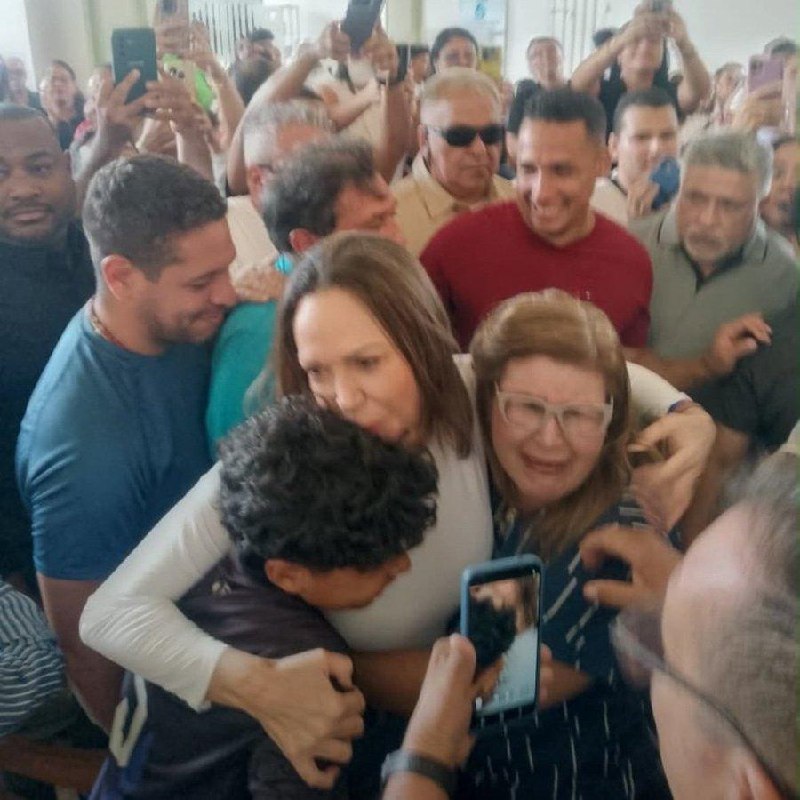 מבזק: מנהיגת האופוזיציה בוונצואלה וכלת פרס נובל לשלום מריה קורינה מצ'אדו חזרה לוונצואלה מגלות. מצ'אדו הודיע…