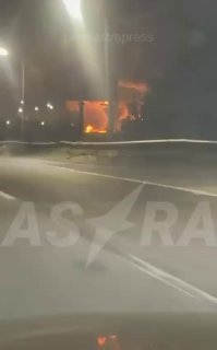 В Ростовской области при атаке беспилотников ранены шесть человек и поврежден железнодорожный мост. Сообщается о пожаре на нефтеналивном терминалеВо время атаки на Ростовскую область пострадал мужчина, повреждены жилые дома и остановлено движение поездов п