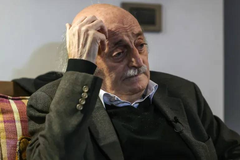 המסגרת המשולשת חוזרת לקדמת הבמה ג'ומבלט מערער על מנגנון קבלת ההחלטות