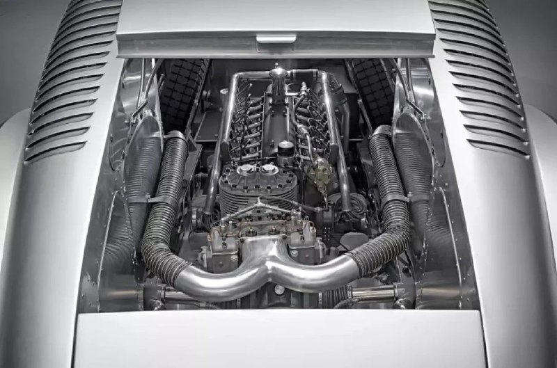 Audi показала секретный суперкар 30-х годов с V16 мощностью 520 л.с. 5
