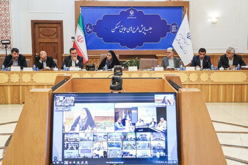 روزنامه ایران: ⭕ تکمیل و بهرهبرداری از ۱۶۰ هزار واحد مسکن ملی تا پایان سال🔹فرزانه صادق، وزیر راه و شهرسازی در نوزدهمین نشست پایش طرحه