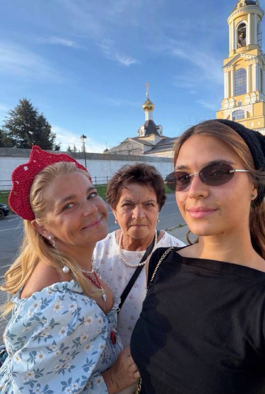 Ирина Пегова отдыхает с дочерью и мамой.