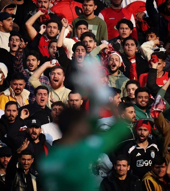 طرفداری: 🔴دیدار پرسپولیس و تراکتور قطعا بدون تماشاگر برگزار می شودحجت الله بهمنی سخنگوی سازمان لیگ اعلام کرد هر دو دیدار رفت و بر