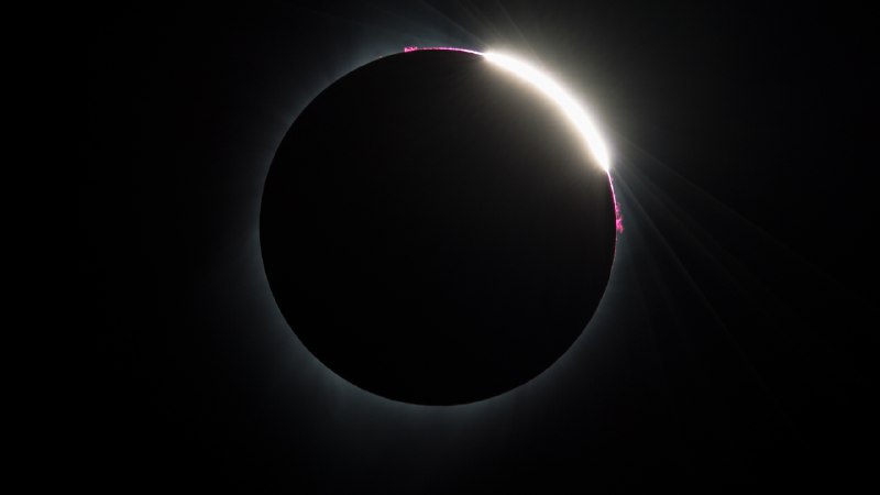 Enter the eclipseTotal solar eclipse photographed from Madras, Oregon on August 21, 2017 (© NASA/Aubrey Gemignani)