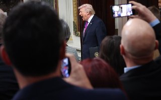 ⚡️ Трамп подписал закон об «адских санкциях» против России — перед встречей с Си. И сказал, что его сын вернул деньги за свадьбу миллиардеру Кремлеву18+. НАСТОЯЩИЙ МАТЕРИАЛ (ИНФОРМАЦИЯ) ПРОИЗВЕДЕН, РАСПРОСТРАНЕН И (ИЛИ) НАПРАВЛЕН ИНОСТРАННЫМ АГЕНТОМ ИНТЕРН