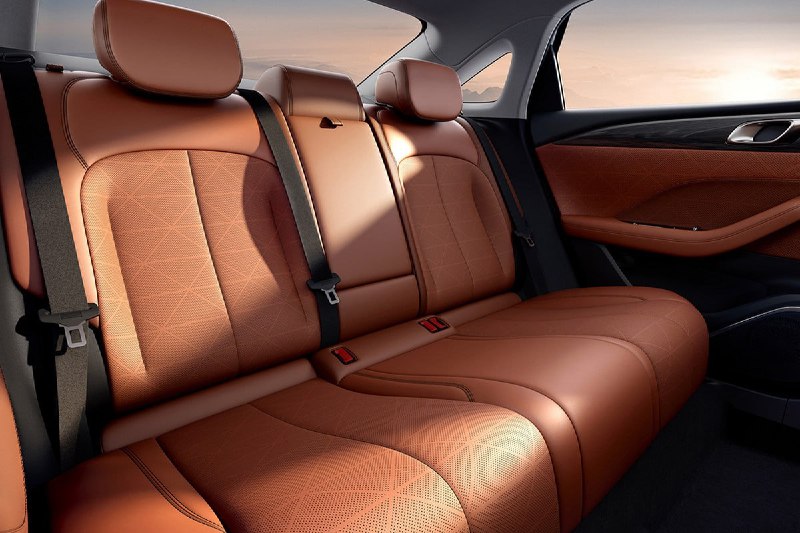 Geely Emgrand нового поколения готовится к старту продаж 5