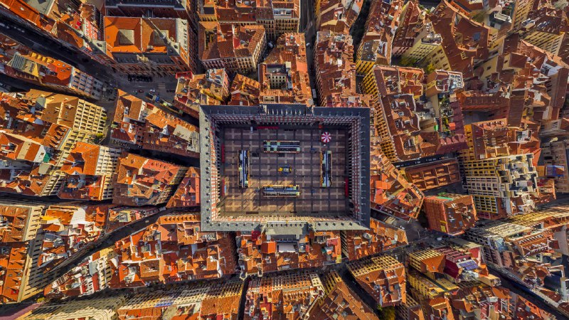 The heart of the gridAerial view of Plaza Mayor, Madrid, Spain (© AirPano LLC/Amazing Aerial Agency)