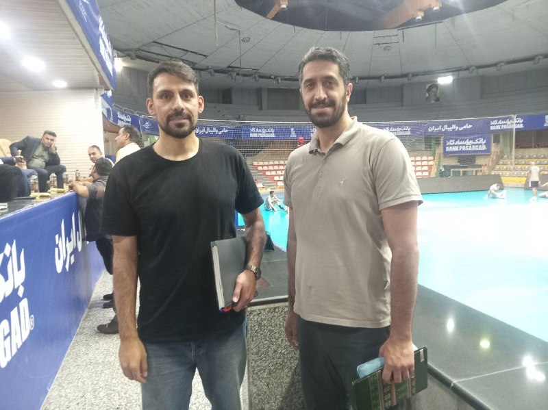 دنیای توپ و تور: 🏐 مشتریان پر وپا قرص تمرینات تیم ملی والیبال این دو مربی جوان والیبال علی دانش پور بازیکن اسبق تیم ملی نوجوانان و سهیل ا