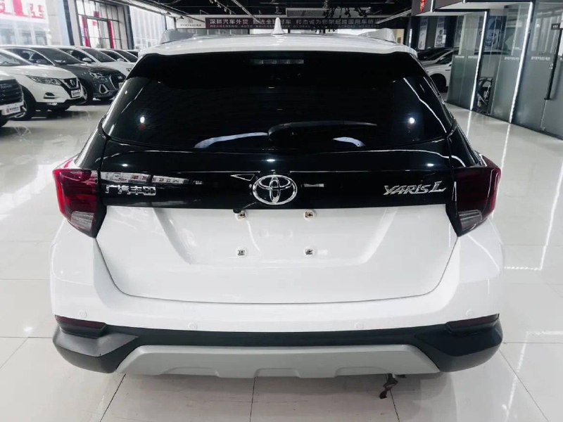 Toyota Yaris 2022 фото 4