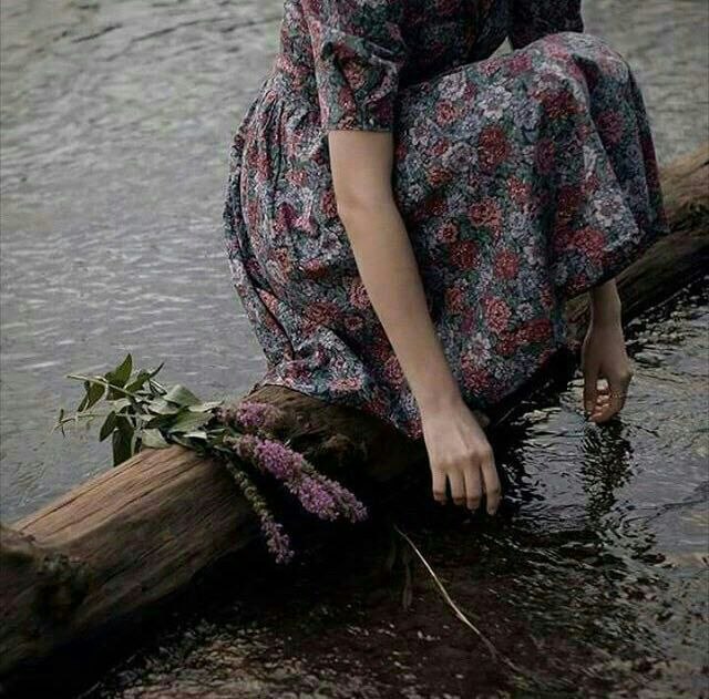 پل ارتباطی💕💗: انسان هايي بوديمكه به پاك كردنعادت داشتيمابتدا اشك هايمان راپاك كرديمسپس يكديگر را...🍃🌺