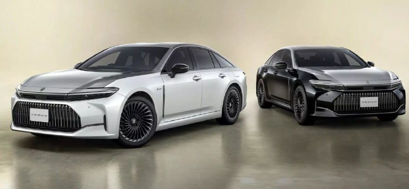Toyota Crown представили в особых версиях к 70-летию моделиВ честь юбилея седана