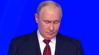 "Россия уверенно противостоит всем попыткам Запада сдержать её развитие"Владимир Путин выступает на съезде партии "Единая Россия". Собрали главное:— Нынешнее время — судьбоносное для страны. Россию не могут победить на поле боя.— Киевский режим отступает п