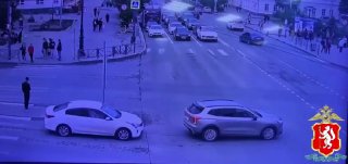 Момент жёсткого ДТП у храма "Большой Златоуст" в Екатеринбурге, где автобус выехал на тротуар и сбил толпу пешеходов. Погибли четыре человека, в том числе ребёнок, ещё четверо пострадали — троих госпитализировали.❗ Не грузятся фото и видео? Читайте нас в M