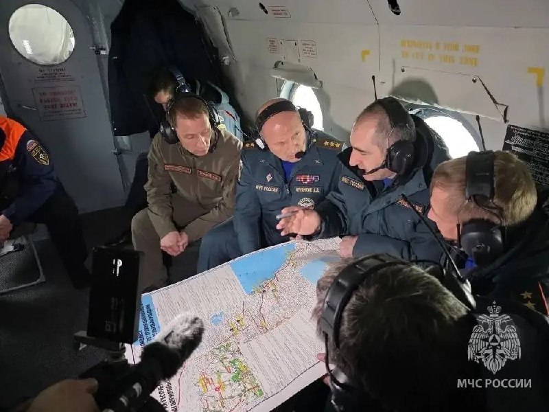 Согласно протоколу, как мы понимаем, вместе с главой МЧС России  фото