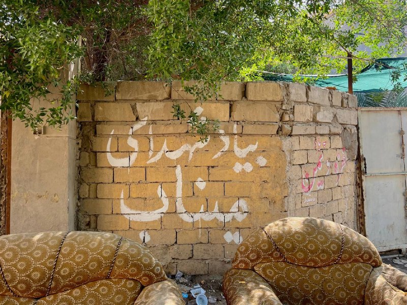 رحیل 𓂆: یک/آفتابی تو و من ذره‌ی مسکینِ ضعیفتو کجا و منِ سرگشته کجا می‌نگرمراه عشق تو درازست ولی سعدی‌وارمی‌روم وز سرِ حسرت به قف