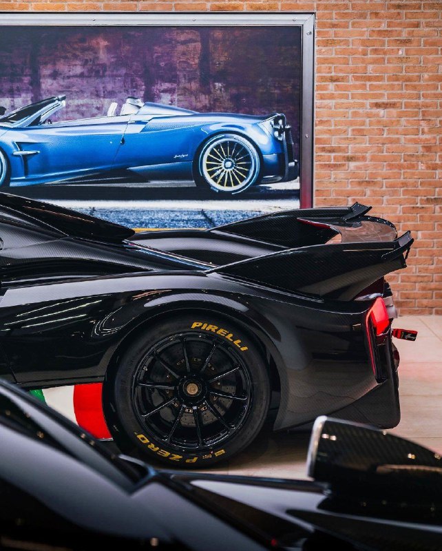 Pagani Huayra R и Pagani Zonda R 4