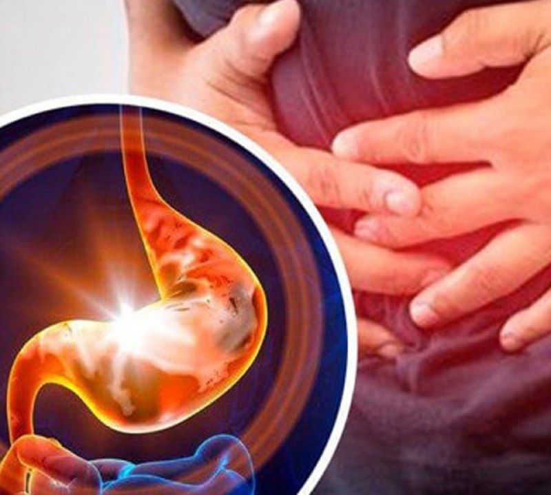 🍃طب گیاهی و سنتی🍃: 🔴درمان ورم معده✅سه قاشق غذاخوری پودر ریحان را در ۱لیتر آب دم کرده و صاف کرده آن را با ۲۵۰ گرم عسل مخلوط روزانه سه استکان