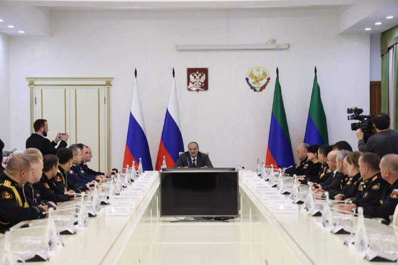 Сергей Меликов принял участие в чествовании морских пехотинцев. Ранее глава региона посетил военный госпиталь, где восстанавливаются военнослужащие Кас фото