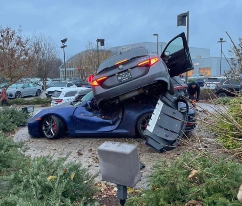 ДТП на $250 000: механик разбил четыре дорогих авто в нелепой аварии 2