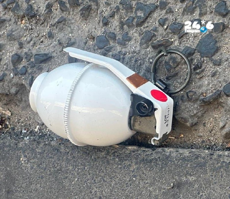🇮🇱 בבת ים נעצר גבר עם רימון הלם. המשטרה קיבלה דיווח על גבר חשוד ברחוב בלפור בבת ים. על פי הדיווח, הוא החז…