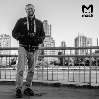 Рэпер Fuze* скончался в ДТП — сообщила его супруга Валентина Березкина в соцсетях.     По её словам, 46-летний основатель группы Krec попал в жуткую аварию, врачи оказались бессильны.  Артём Бровков занялся музыкой в 2001 году в Питере. После начала СВО пе