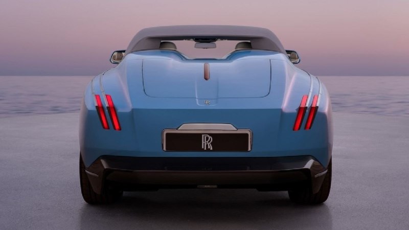 Rolls-Royce показал электрический кабриолет за $9,5 млн 5