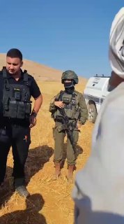 משטרת הכיבוש והצבא מסייעים למתנחלים להגביל את רועי הכבשים בח'רבת אלחדידיה שבצפון בקעת הירדן