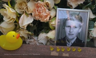 Сегодня Алексею Навальному* могло бы исполниться 50 лет. С самого утра неравнодушные люди приходят к могиле политика на Борисовском кладбище в Москве, чтобы почтить его память.Фото и видео: «Медиазона»**, «Говорит НеМосква»**, RusNews, SOTAvision*** * — да