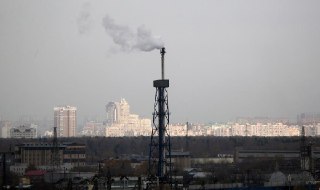 Россия стала производить на 25% меньше бензина за сутки, чем в прошлом годуНа прошлой неделе Россия потеряла порядка 25% своего суточного объема производства бензина по сравнению с показателями июня 2025 года, рассказали источники Reuters в этой сфере.Поми