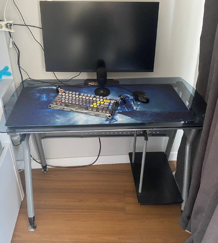 Продаю компьютерный стол