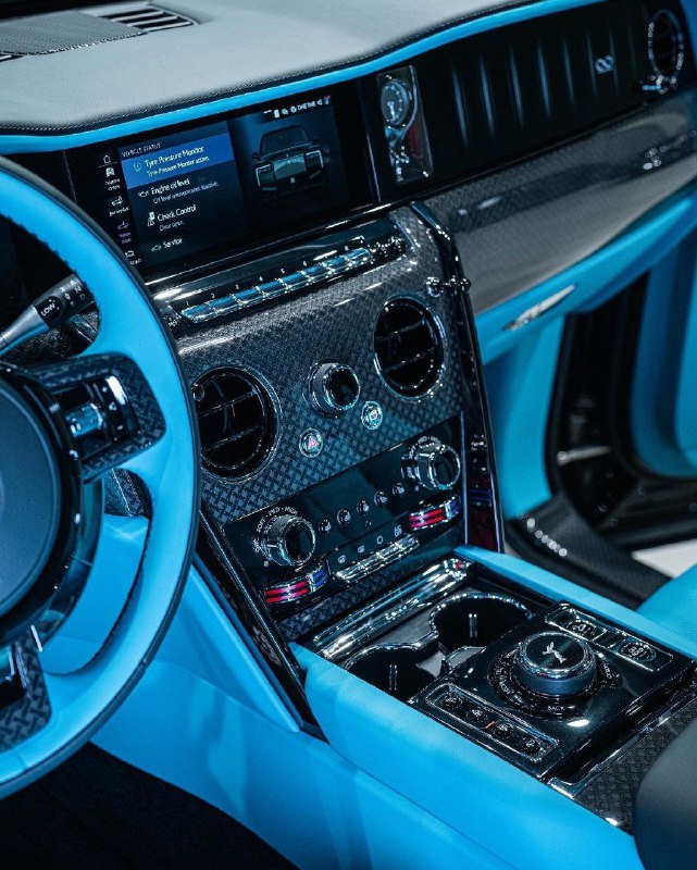 Rolls-Royce Cullinan ll Black Badge Tiffany edition 6