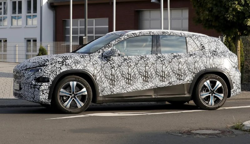 Новый Mercedes GLA станет электрическим 3