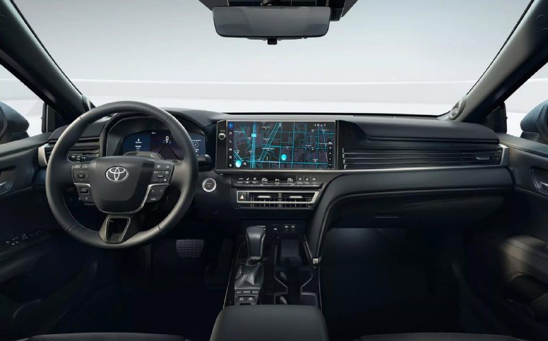 Новая Toyota Camry XV80 вышла на рынок Европы 8