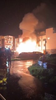 צפו: פיצוץ באתר פסולת תעשייתית בטאינאן, טייוואן, פצע 13 וגרם נזק ל-11 בתים.