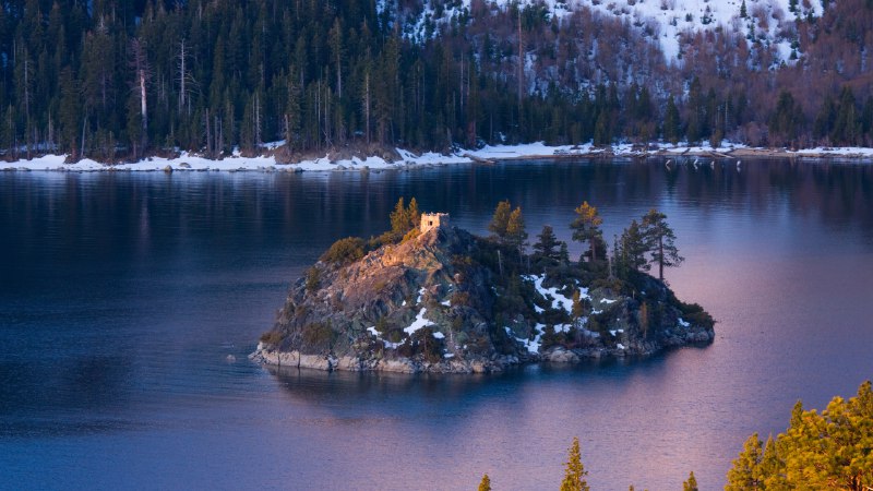 Tahoe serving viewsEmerald Bay and Fannette Island, Lake Tahoe, California (© Bill Stevenson/Cavan Images)