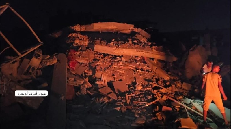 תמונות של הרס נרחב ואש כתוצאה מהפצצת הכיבוש של בית למשפחת "אללחם" באזור אום אל-דהיר, דרומית לדיר אל-בלח, בא…