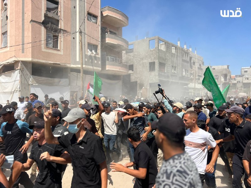 Large crowds mourn the leader of the Rafah Brigade in the Qassam Brigades, the slain Naal Abu Obeid, who was captured by the occupation yesterday.