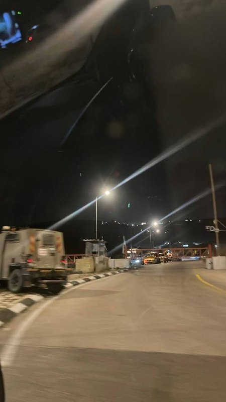 כוחות הכיבוש ממשיכים לסגור את מחסום עין סניה מצפון לרמאללה ומגבילים את תנועת האזרחים.