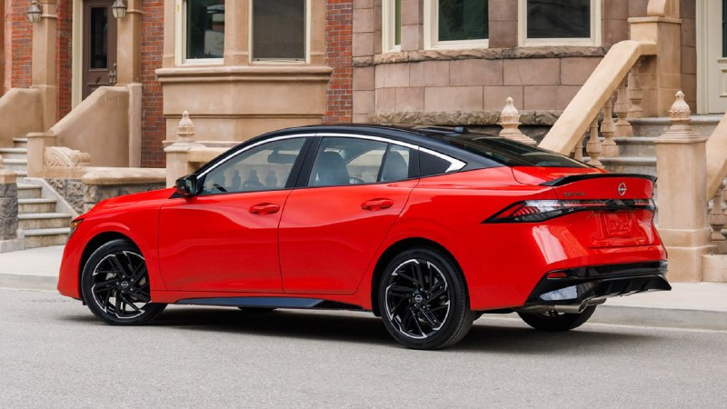 Обновлённая Nissan Sentra получила новую внешность 3