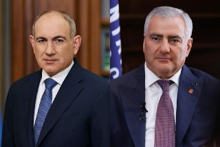 В Армении начались парламентские выборы. По их итогам сформируется новое правительство и определится следующий премьер-министр.Избирательные участки открылись в 08:00 и закроются в 20:00. Общее число избирателей, по данным ЦИК Армении, составляет почти два